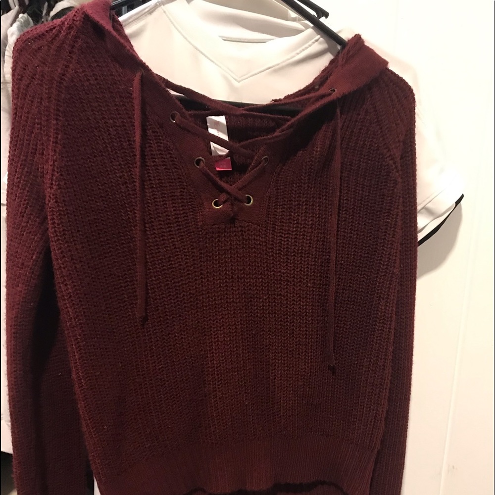 maroon knitted hooded sweater